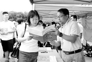 高考落幕，經(jīng)濟(jì)貿(mào)易咨詢(xún)成報(bào)考熱門(mén)——新興專(zhuān)業(yè)的選擇與未來(lái)展望